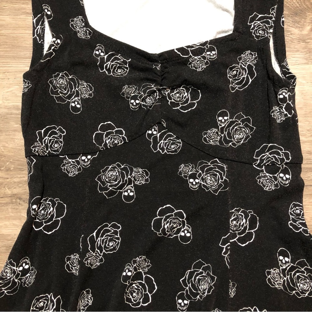 HOT TOPIC Dress Skull and Flower print size XS